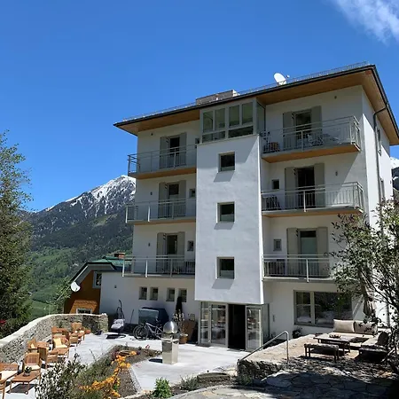 Nefer, Haus-3