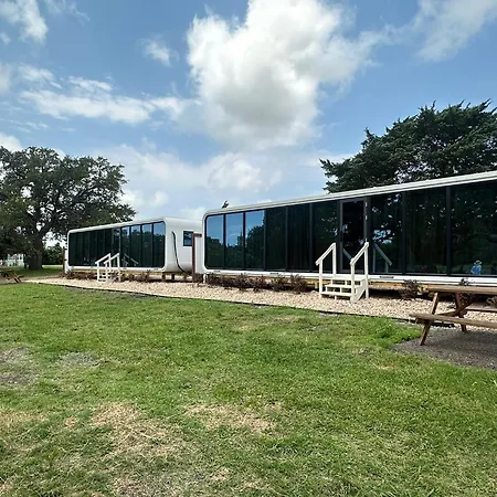 Flatonia Glamping Retreat - Getaway Resort - 2Bedrooms, 2 Queen Beds-3