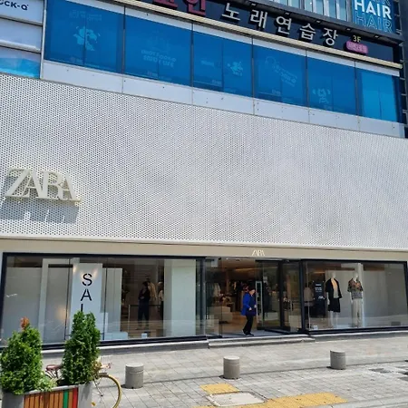 Angel Hotel-2