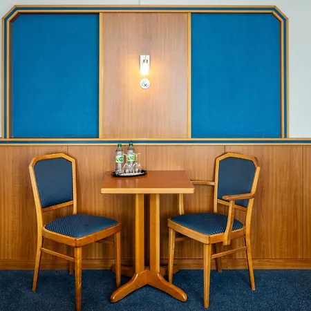 Hotel Und Rasthof Avus-3