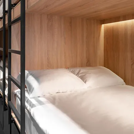 Globe Runner Rooms & Dorms-3
