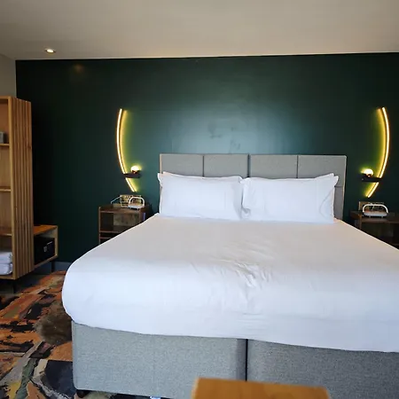 Pinnacle Suites Hotel-3