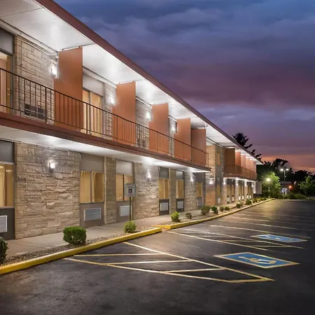 Travelodge By Wyndham Bloomington-2