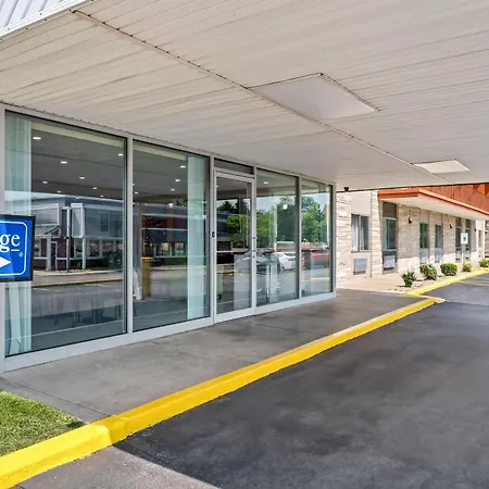 Travelodge By Wyndham Bloomington-3