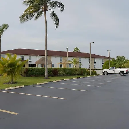 Belmont Inn & Suites-2