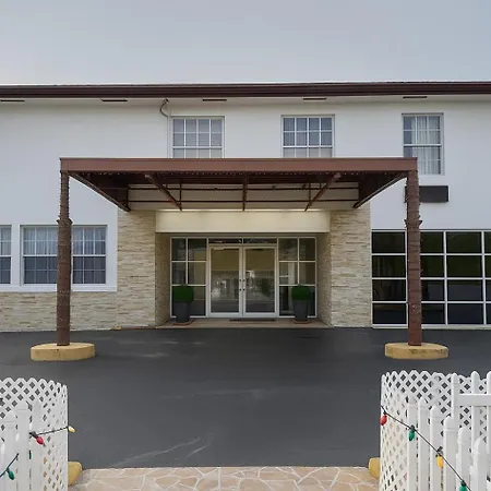 Belmont Inn & Suites-3