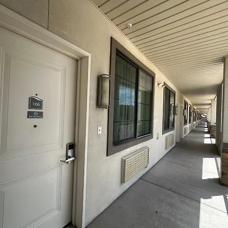 Scottish Inn And Suites-2
