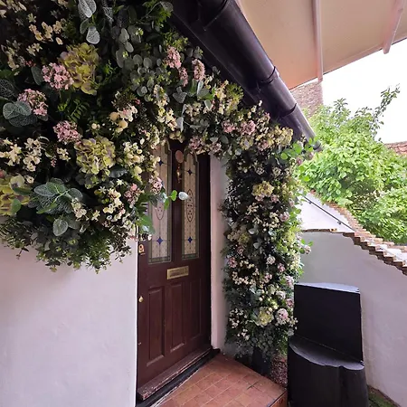 The Courtyard Lodge-2