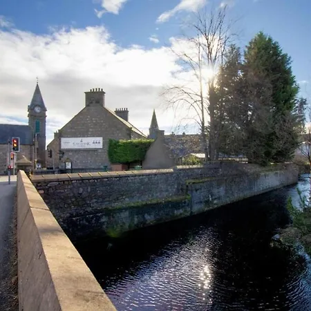 Oyo Eastbank Hotel, Speyside Scotland-3