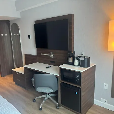 Armon Plaza Montreal Airpt, Trademark Collection By Wyndham-2
