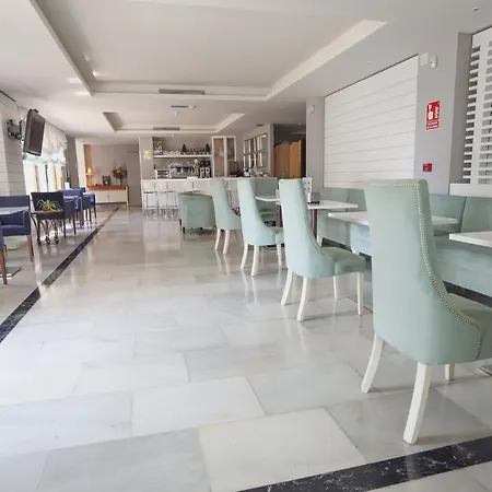 Hotel Oasis Con Parking Incluido-3