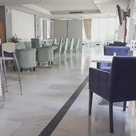Hotel Oasis Con Parking Incluido-2