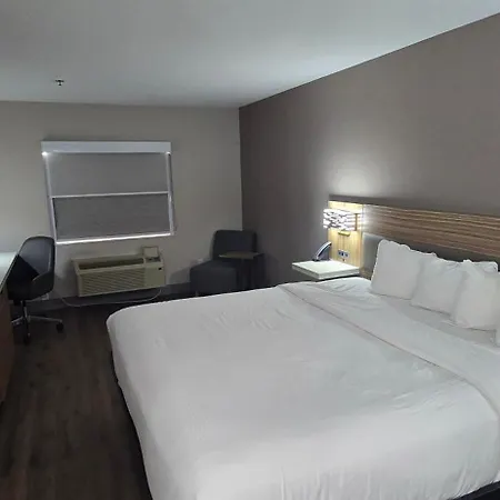 Baymont Inn & Suites San Marcos-3
