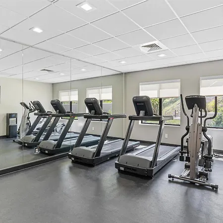 Best Western Valencia/Six Flags Inn & Suites-2