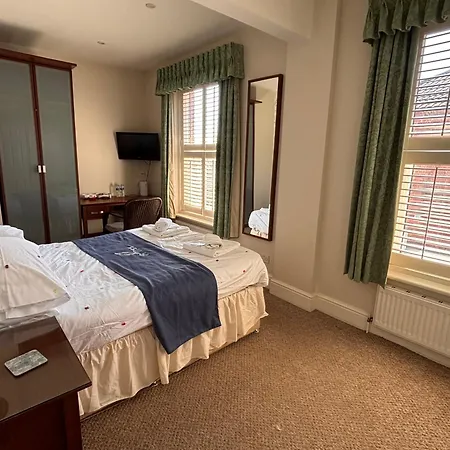 The Mayfair Guest House Self Catering-2