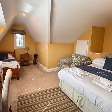 The Mayfair Guest House Self Catering-3