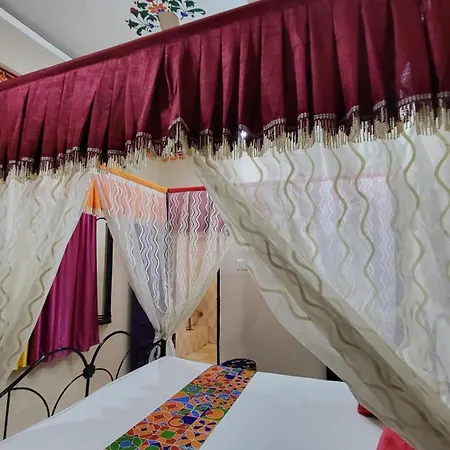 Hotel Hanuman Ghat On Lake Pichola-3