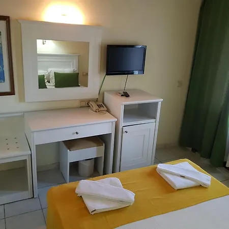 Club Tropical Beach Hotel-2
