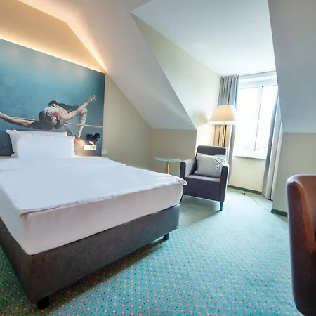 Erikson Hotel-2