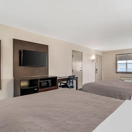 Quality Inn & Suites Near Six Flags And Medical Center-2