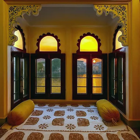 Thamla Haveli - Heritage Lake View Hotel-3