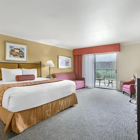 Best Western Plus Arroyo Roble Hotel & Creekside Villas-2