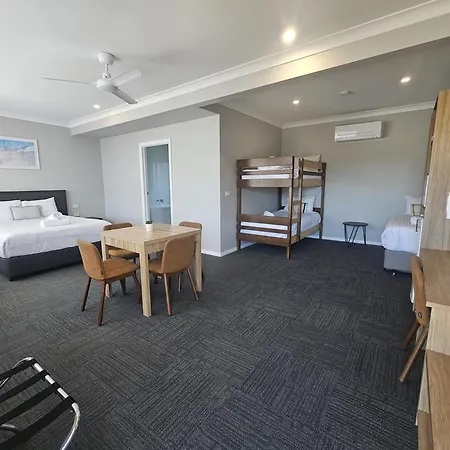 Hive Hotel, Moruya-2