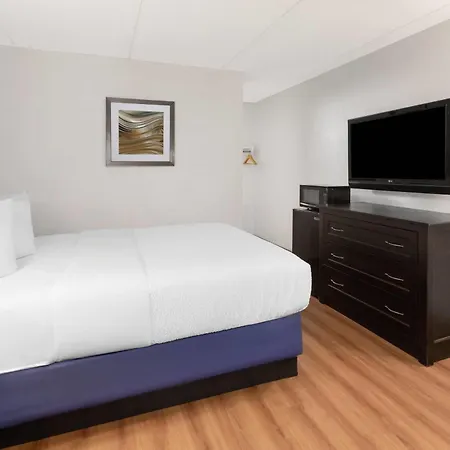 Travelodge By Wyndham Madison Heights Mi-3