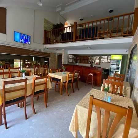 Sam'S Cottage Hotel-3