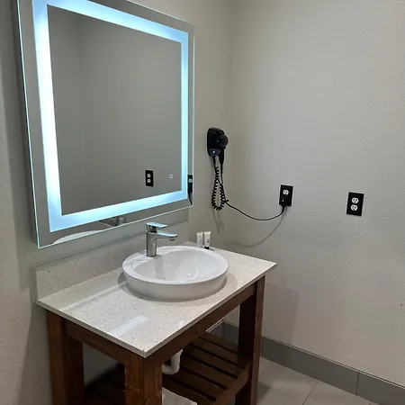 Signature Inn North Houston District-3
