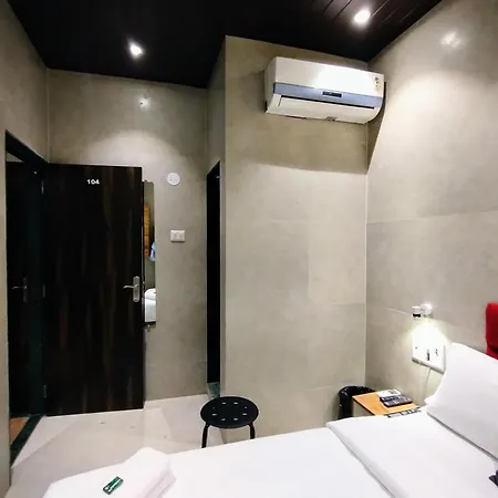 Hotel Eros - Nr Airport T2-3