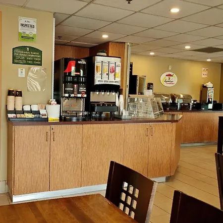 Super 8 By Wyndham Midland-3