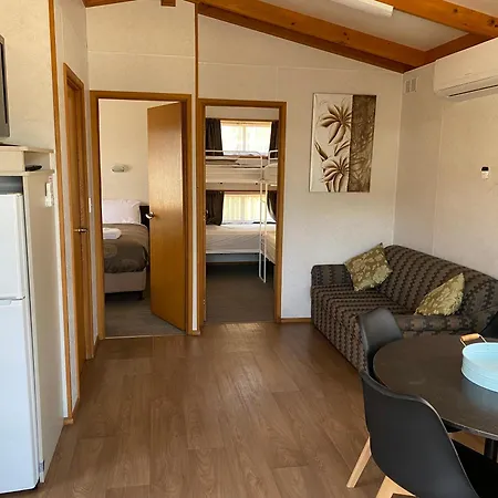 Golden Country Motel And Caravan Park-2