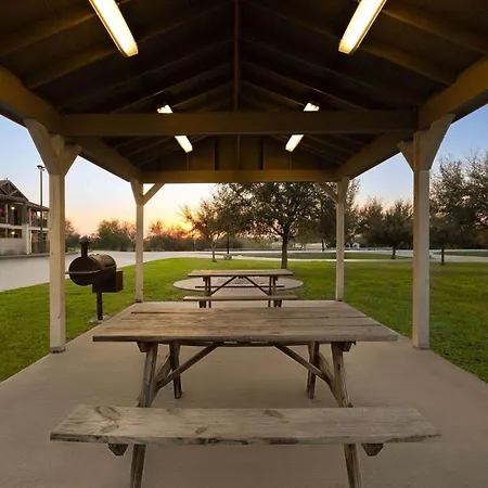 Eagle'S Den Three Rivers Texas A Travelodge By Wyndham-3
