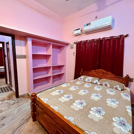 Phoenix Holiday Home-2