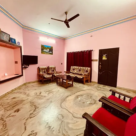 Phoenix Holiday Home-3