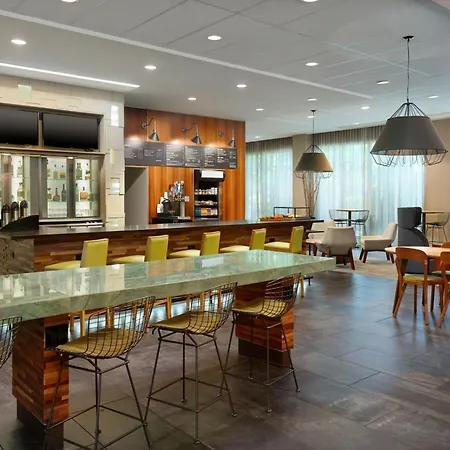 Courtyard By Marriott Atlanta Alpharetta/Avalon Area-2