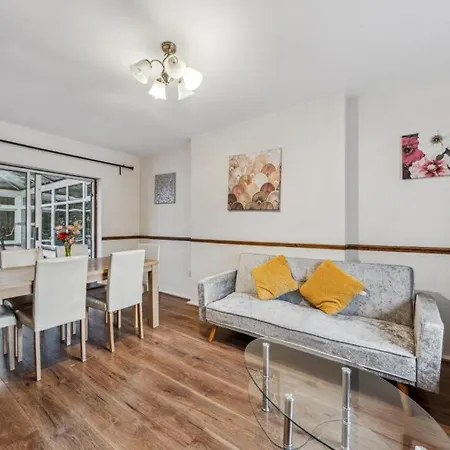 London Central Acton House-2