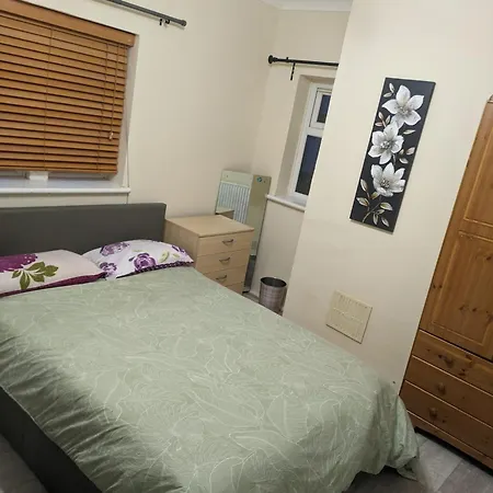London Central Acton House-2
