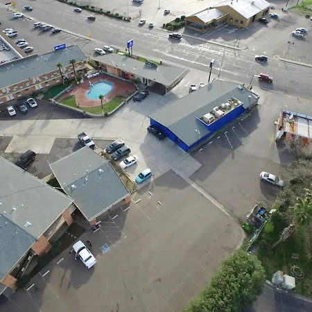 The River Inn & Suites-2