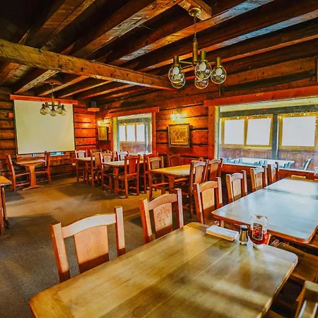 Helmcken Falls Lodge Cabin Rooms And Rv Park-3