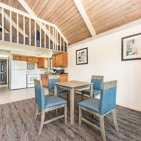Oyster Bay Inn & Suites-3