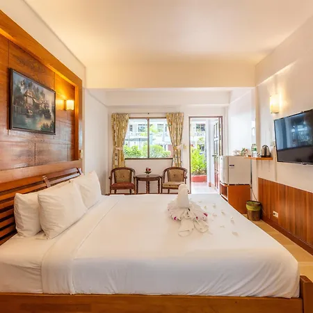 The Expat Hotel Patong-2