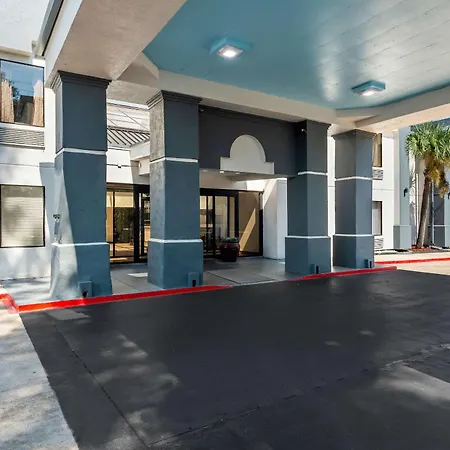 Quality Inn And Suites Lafayette-3