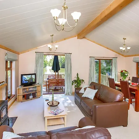 Upton Lakes Lodges-2