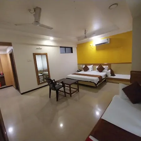 Hotel Om Park- Walkable Distance To Sai Baba Temple-2