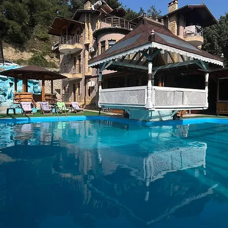 Grand Ahtamar Hotel-3