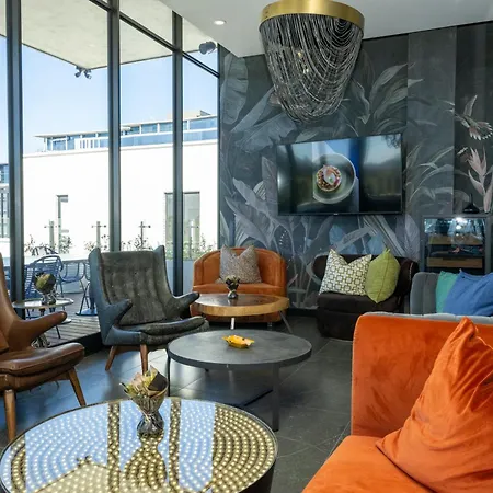 One Rosebank Executive Apartment Hotel-3