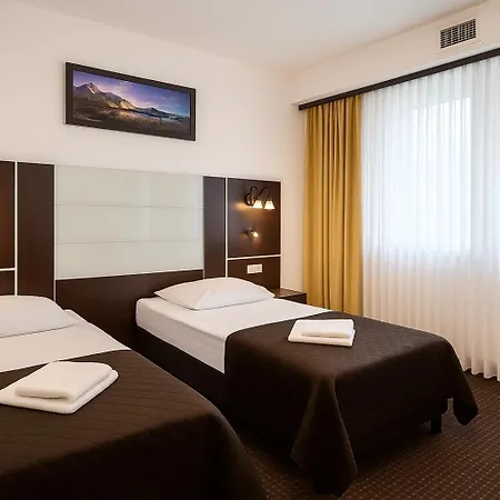 Hotel Junior 2-3