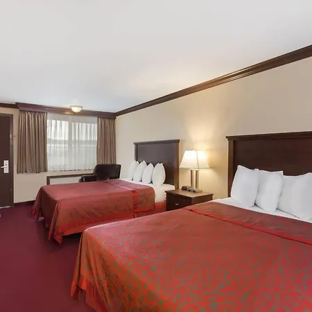 Days Inn By Wyndham Auburn-3